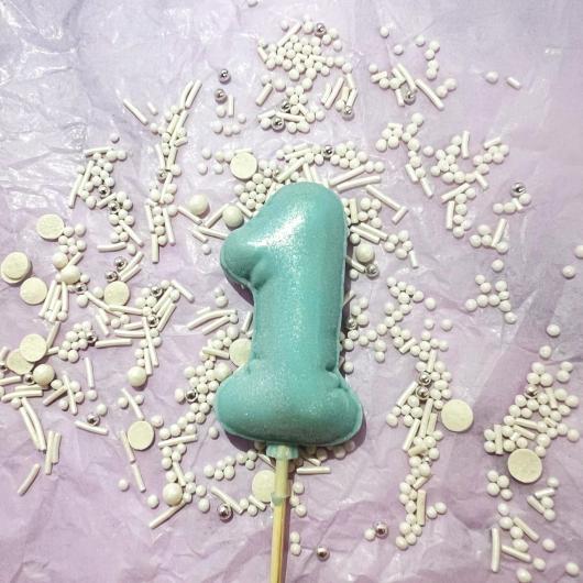 Фигурка из шоколадной глазури 